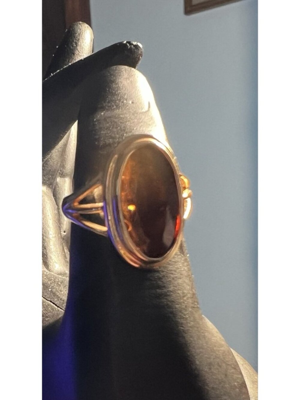 1981 Avon AmberGlow Vintage Ring Amber Glow Glass Oval Stone Gold Tone Band EUC